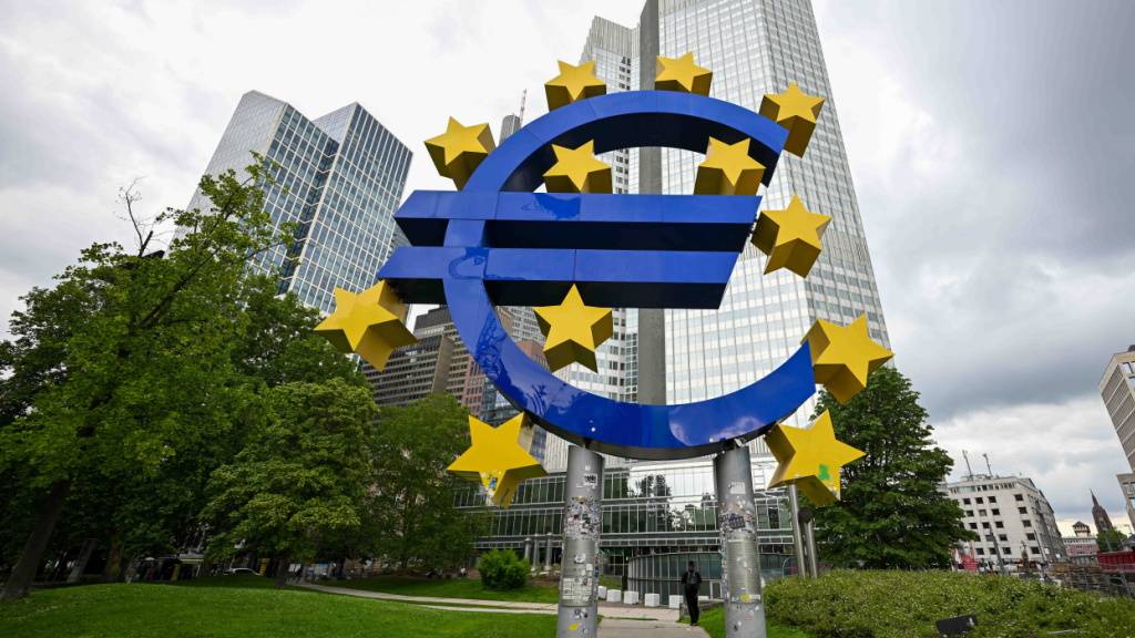 EZB hält Zinsen trotz Ölpreisschock und Inflation stabil