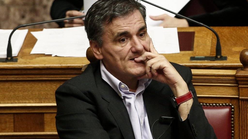 Der griechische Finanzminister Euklid Tsakalotos vor der Abstimmung am Dienstagabend im griechischen Parlament.