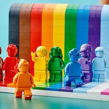 In Regenbogenfarben: Lego bringt LGBTQ-Set heraus