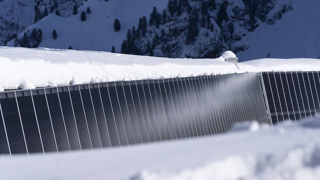 Die Nidwaldner Regierung bezeichnet die Umsetzung alpiner Solaranlagen als anspruchsvoll. 