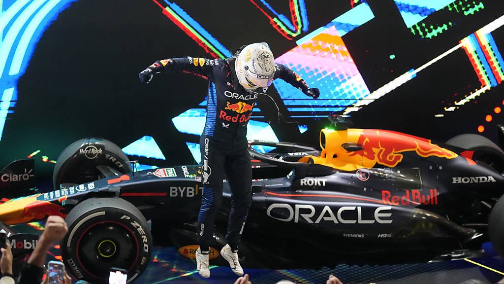 Lässt sich in Katar als GP-Sieger feiern: Der vierfache Weltmeister Max Verstappen