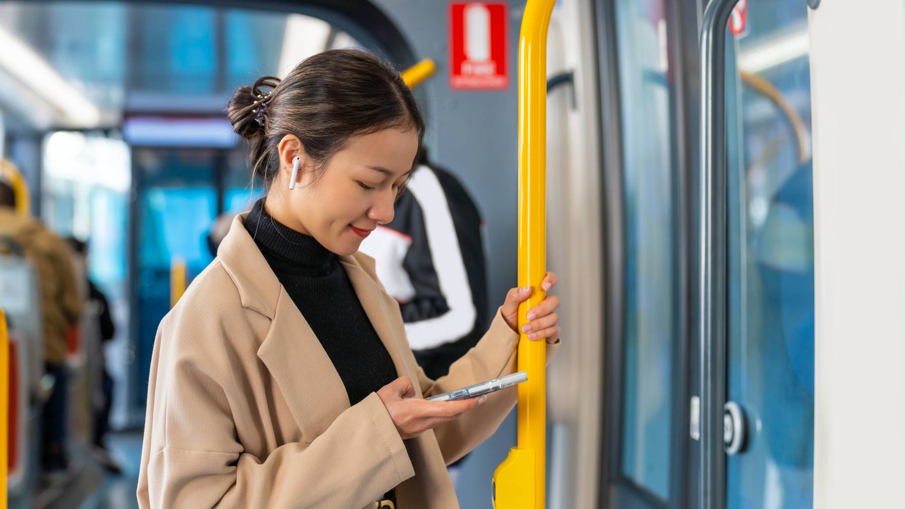 Handy Smartphone Verkehr Tram