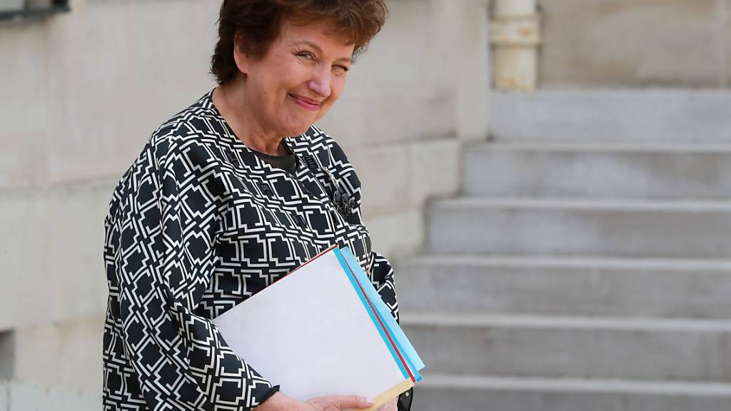 Roselyne Bachelot, französische Kulturministerin, reist nach der wöchentlichen Kabinettssitzung im Pariser Elysee-Palast ab. Foto: Ludovic Marin/AFP/dpa