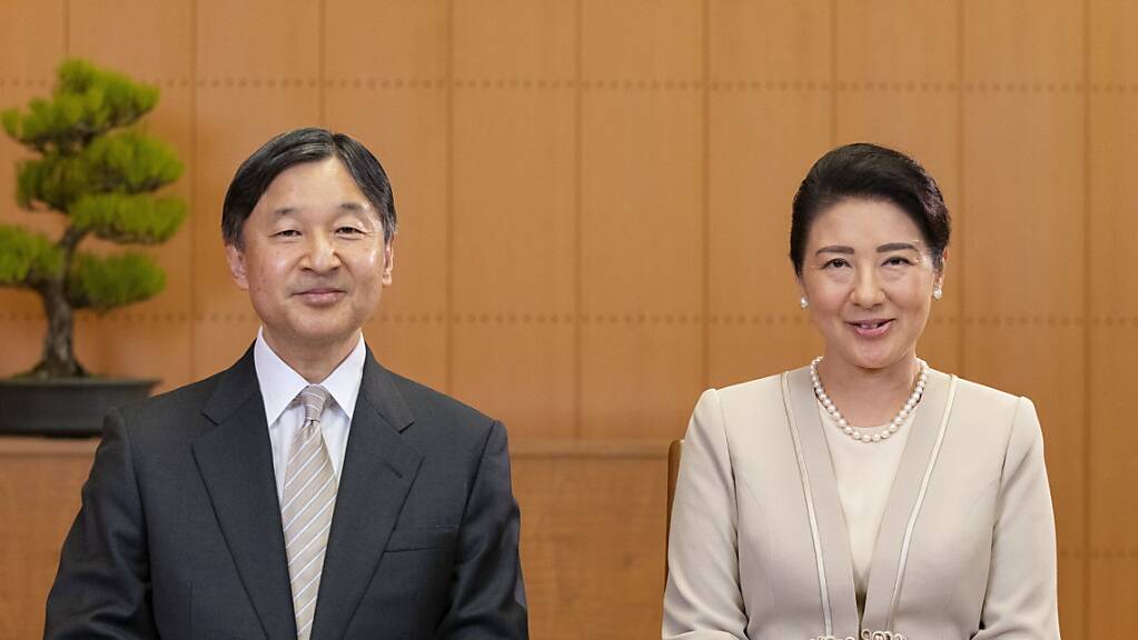 Japans Kaiser Naruhito und seine Frau Kaiserin Masako sprechen am 28. Dezember ihre Neujahrs-Videobotschaft ein. Foto: The Imperial Household Agency of Japan/AP/dpa
