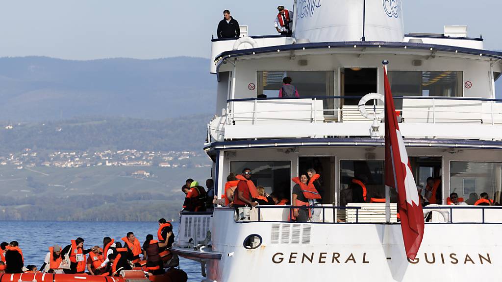 Unfall eines Passagierschiffs auf dem Genfersee simuliert