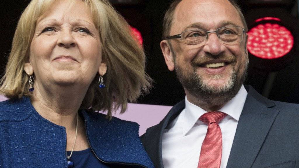 Stimmungstest vor der Bundestagswahl im September und auch für den so genannten Schulz-Effekt in der SPD: die Landtagswahl in Nordrhein-Westfalen. Links die amtierende Ministerpräsidentin Hannelore Kraft von der SPD, zusammen mit Bundesparteichef Martin Schulz, ebenfalls aus Nordrhein-Westfalen.