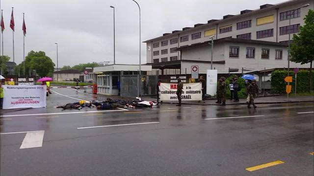 GSoA demonstriert vor dem Waffenplatz