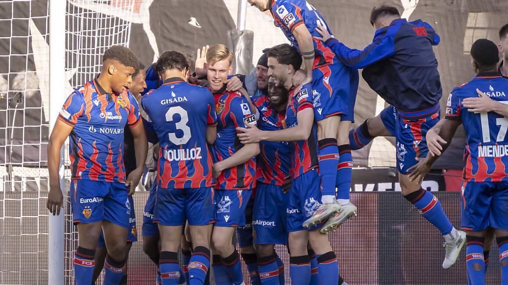 Basler Jubeltraube nach dem 2:0 gegen Lugano