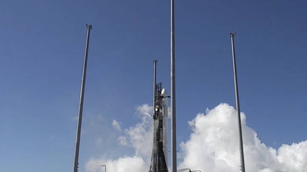 Die Triebwerke waren bereits gezündet, als der Start der unbemannten Rakete Terran 1 im US-Weltraumbahnhof Cape Canaveral wegen technischer Probleme abgebrochen wurde.