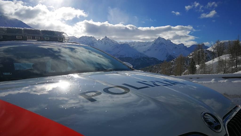 Ein Wintersportler hatte in Davos GR riesiges Glück, als er von einer Lawine verschüttet wurde. (Symbolbild)
