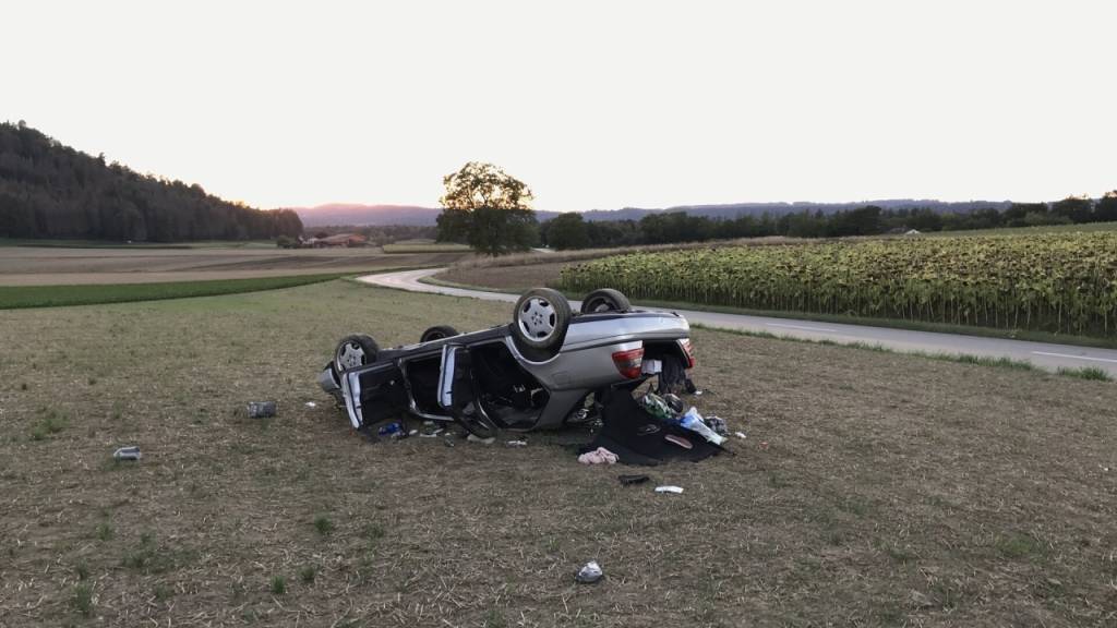 In Buchberg SH hat sich am Donnerstagabend ein schwerer Verkehrsunfall ereignet.