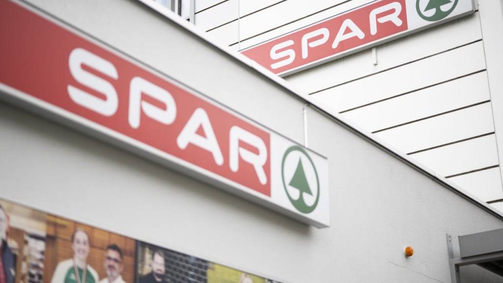 Die Spar-Läden haben das scharfe Wettbewerbsumfeld und den Einkaufstourismus aber auch die Folgen eines Cyberangriffs zu spüren bekommen. (Archivbild)