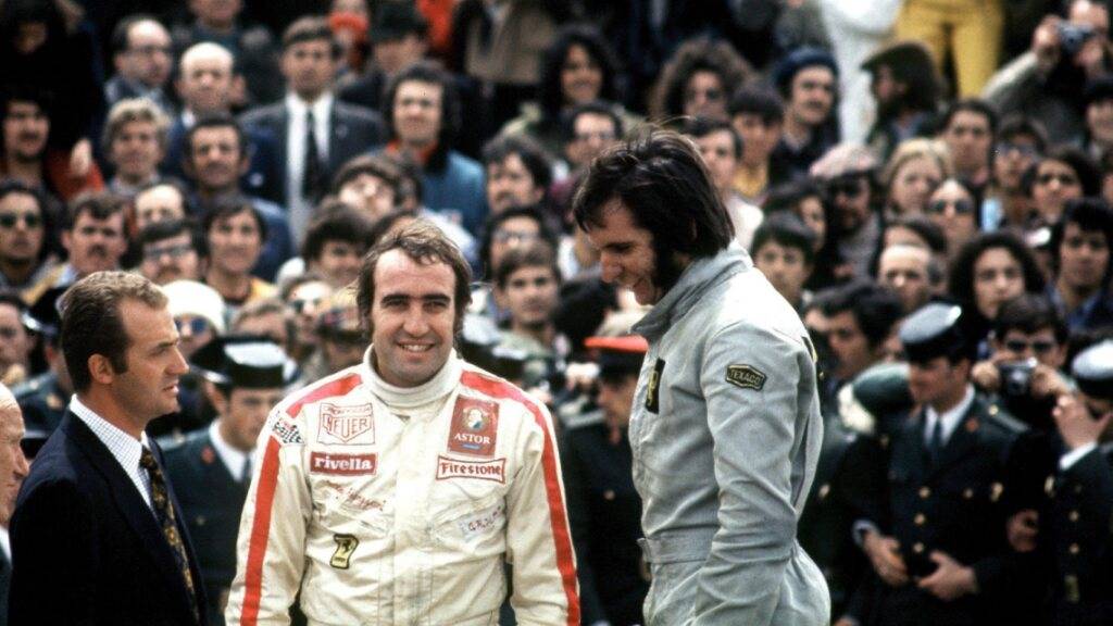 Der Tessiner Clay Regazzoni (Mitte) im Mai 1972 in Madrid mit seinem späteren Titelkonkurrenten, dem Brasilianer Emerson Fittipaldi (rechts)