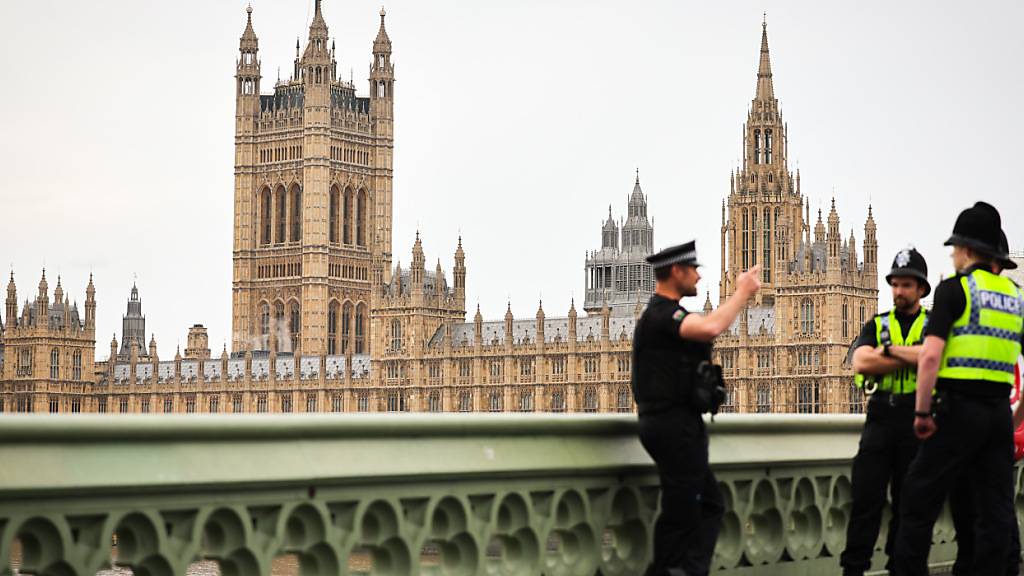Mann wird nahe Big Ben in London niedergestochen