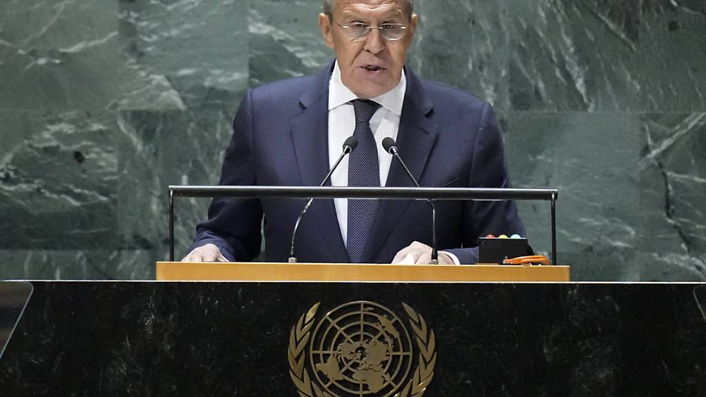 Der russische Außenminister Sergej Lawrow betont, sein Land habe kein Interesse an einem großen Krieg. Foto: Mary Altaffer/AP/dpa