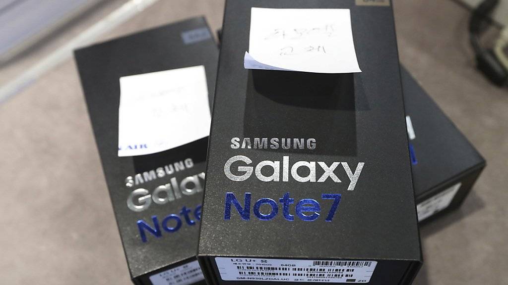 Das Debakel um das Smartphone Galaxy Note 7 drückt den Gewinn bei Samsung noch mehr als gedacht.