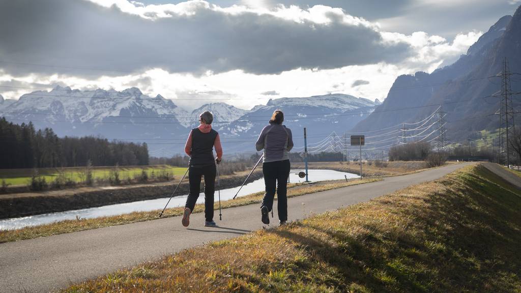 Walking statt Skifahren – im Rheintal brachte der Föhn auch im Januar milde Temperaturen.