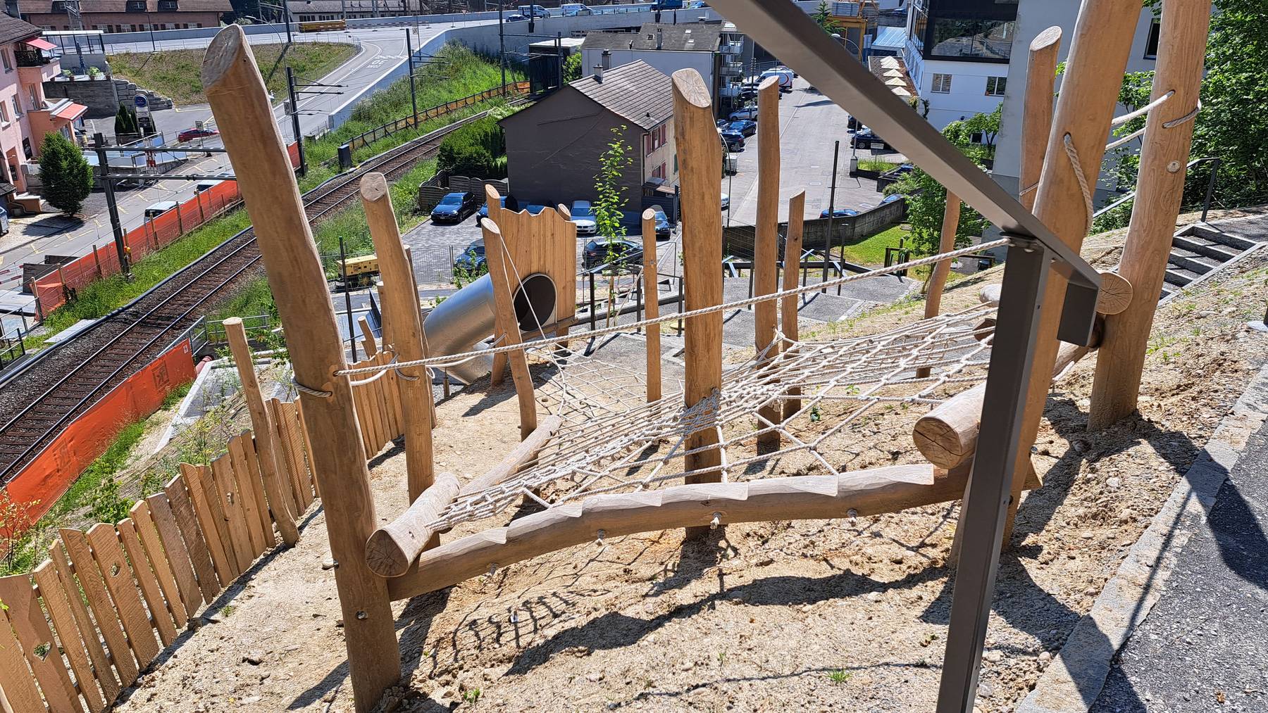 Das macht Kinder glücklich: Ein neuer Spielplatz in der Stadt Luzern, um sich auszutoben. 