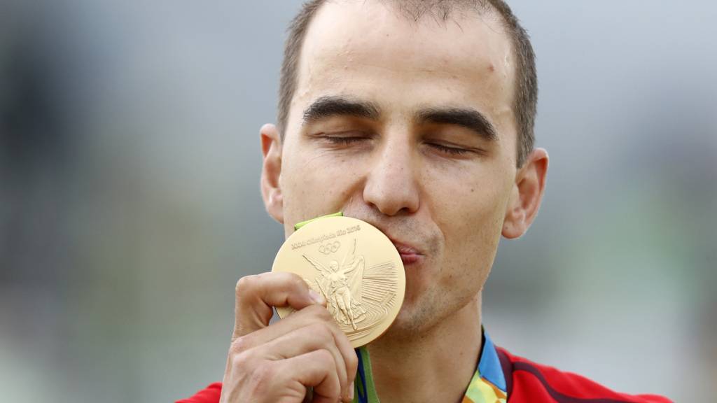 Der Moment der Erlösung: 2016 in Rio de Janeiro holt Nino Schurter die ersehnte Olympia-Goldmedaille