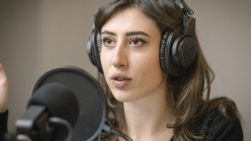 HANDOUT - Dieses undatierte von Chora Media am 27.12.2024 zur Verfügung gestellte Foto zeigt die italienische Journalistin Cecilia Sala. Sala wurde am 19. Dezember während ihrer Berichterstattung im Iran von der Polizei festgenommen. Foto: Uncredited/Chora Media/AP/dpa