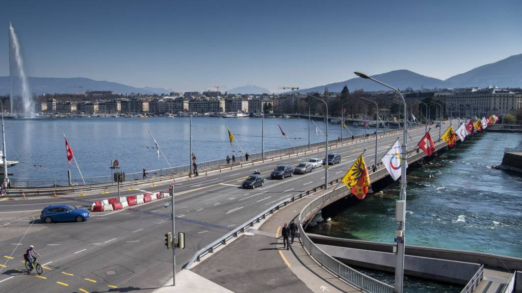 Die zentrale Mont-Blanc-Brücke in Genf: Die Demonstration vom 14. Juni gegen den G7-Gipfel im französischen Évian wird nicht in ihre Nähe führen. (Archivbild)