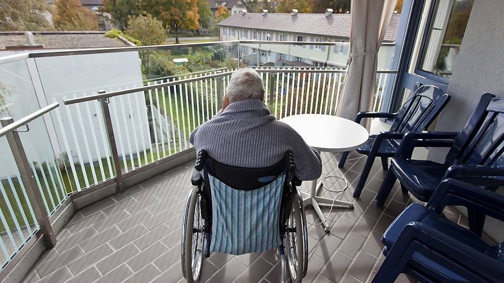 Der grösste Risikofaktor für eine Demenz ist das Alter - da die Lebenserwartung in der Schweiz weiter steigt, rechnet die Schweizerische Alzheimervereinigung mit steigenden Fallzahlen. (Symbolbild)