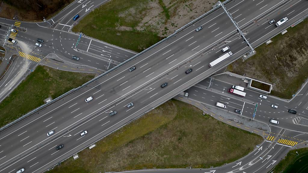 Nationalrat will Autobahn A1 auf mindestens sechs Spuren ausbauen