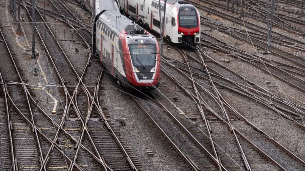 Der Bahnverkehr zwischen Spreitenbach und Mägenwil AG auf der Strecke zwischen Aarau und Zürich HB war am Freitagabend bis tief in die Nacht unterbrochen. (Archivbild)