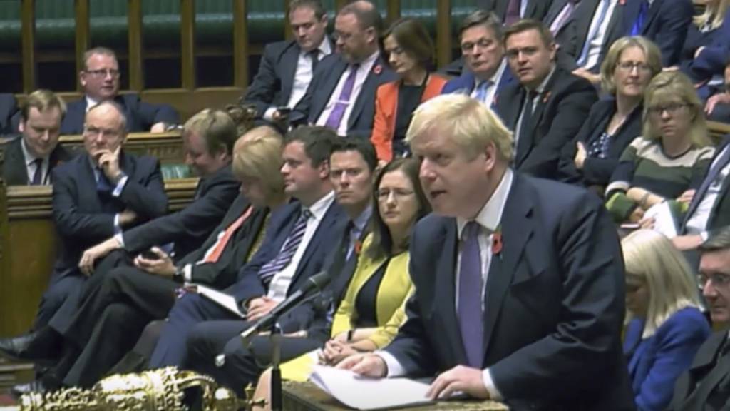 Scheitert mit seinen Neuwahl-Plänen: Der britische Premier Boris Johnson bei der Debatte im Unterhaus in London.