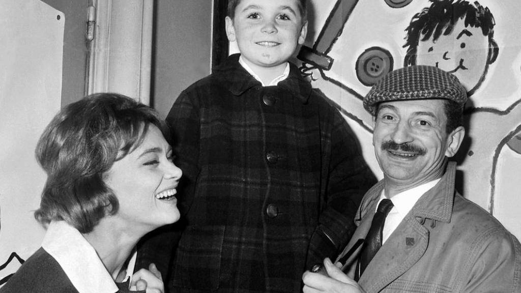 Danièle Delorme mit dem Hauptdarsteller von «Der Krieg der Knöpfe» («La Guerre des boutons»), Tintin (Mitte) und ihrem Ehemann, Regisseur Yves Robert (Archivaufnahme vom 18. April 1962).