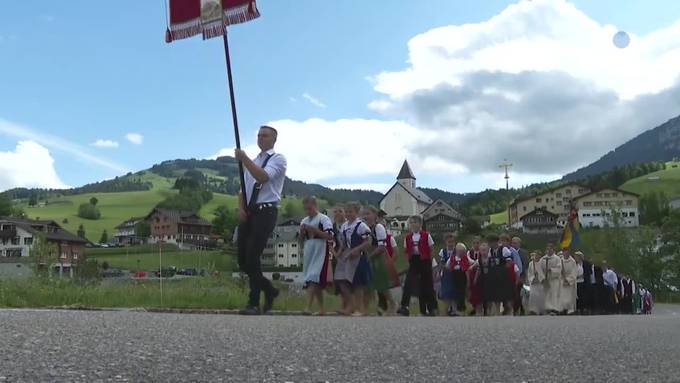 Nach Corona-Pause: Sennenprozession in Brülisau findet endlich wieder statt