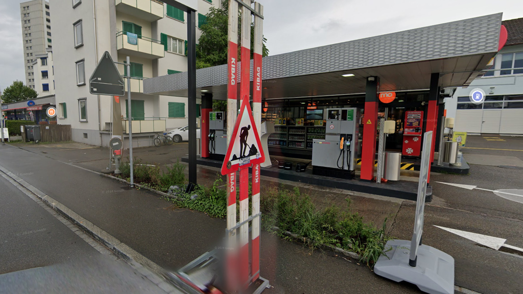 Mann raubt Tankstellenshop in Schwamendingen aus