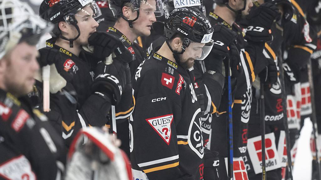 Hängende Köpfe beim HC Lugano nach dem 1:6 gegen die SC Rapperswil-Jona Lakers