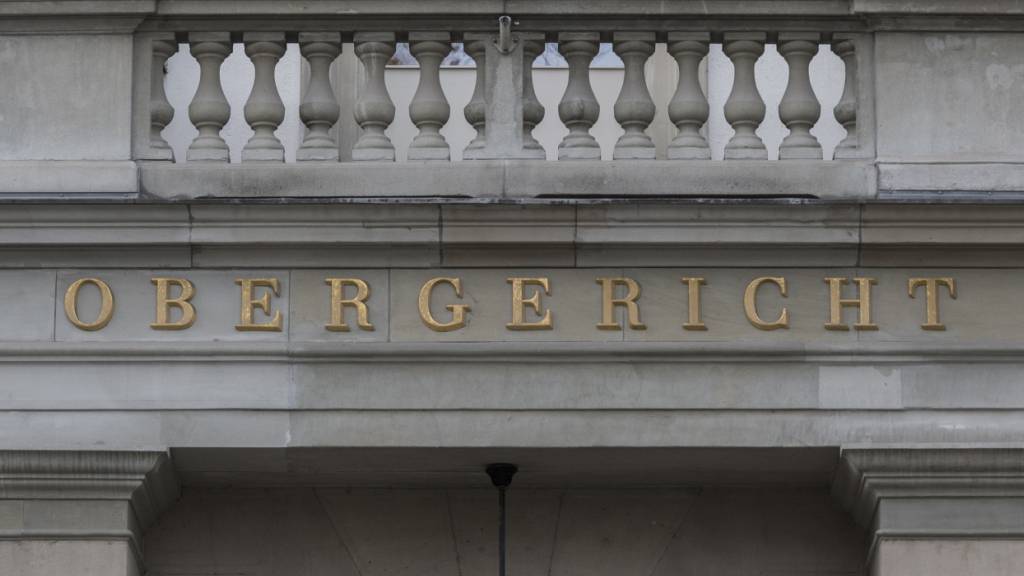 Ein junger Mann wurde auf einem Parkplatz in Uster ZH erstochen. Der Täter machte vor Obergericht Notwehr geltend.  (Archivbild)