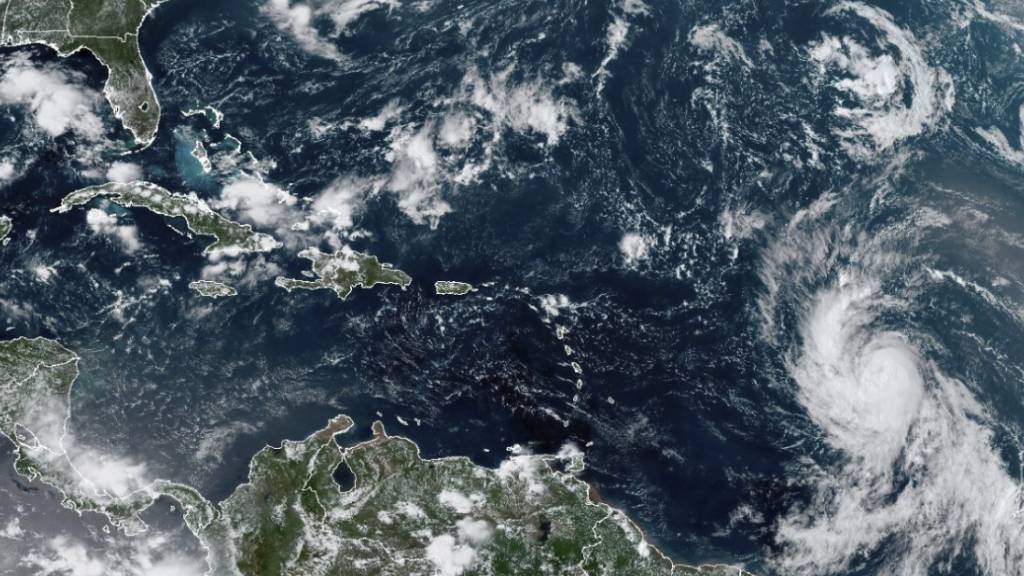 Der Tropensturm «Lee» hat über dem Atlantik an Kraft gewonnen und ist zum Hurrikan hochgestuft worden. Er nähert sich nun der Karibik. Foto: Uncredited/NOAA/AP/dpa