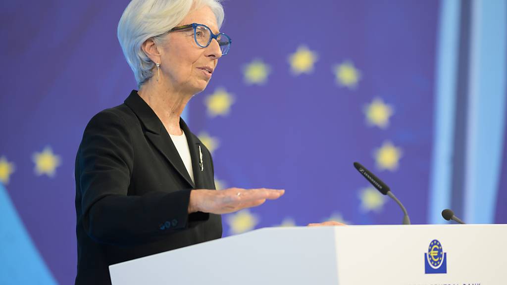 Die Europäische Zentralbank (EZB) unter ihrer Präsidentin Christine Lagarde hält den Leitzins im Euroraum auf dem Rekordtief von null Prozent. (Archivbild)
