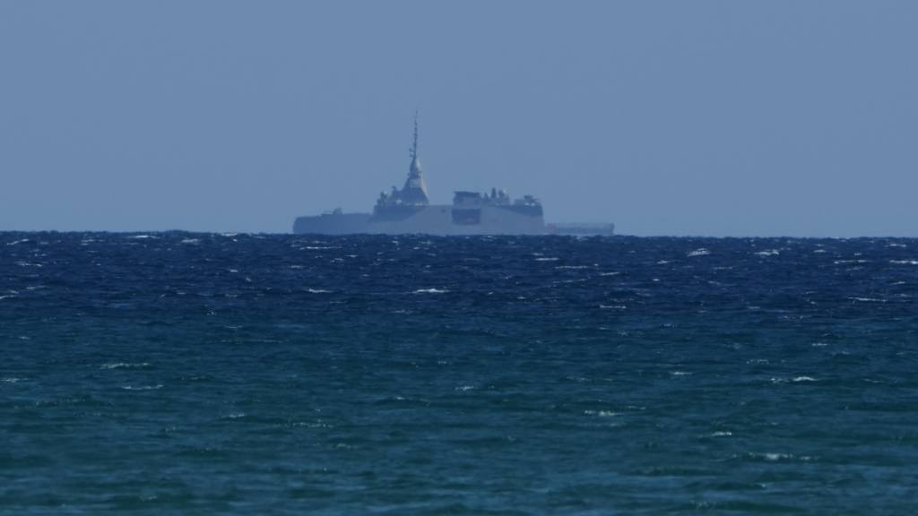 ARCHIV - Die griechische Fregatte Kimon ist vor der Küste von Limassol, Zypern, zu sehen. Foto: Petros Karadjias/AP/dpa