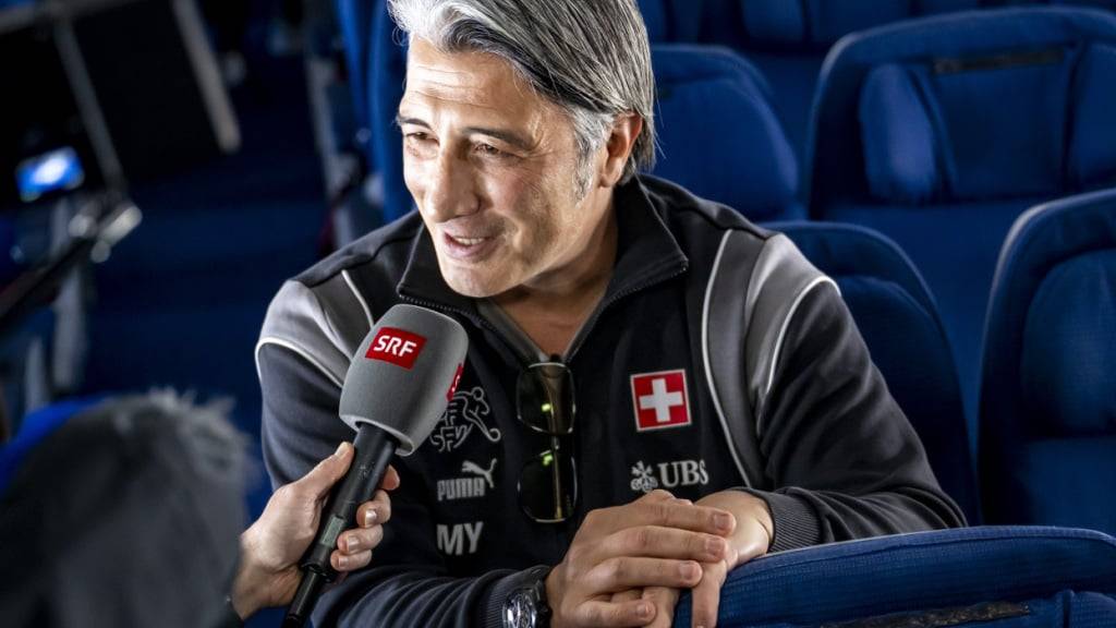 Murat Yakin gibt während des Fluges nach Salt Lake City Auskunft über den Abstecher in die USA