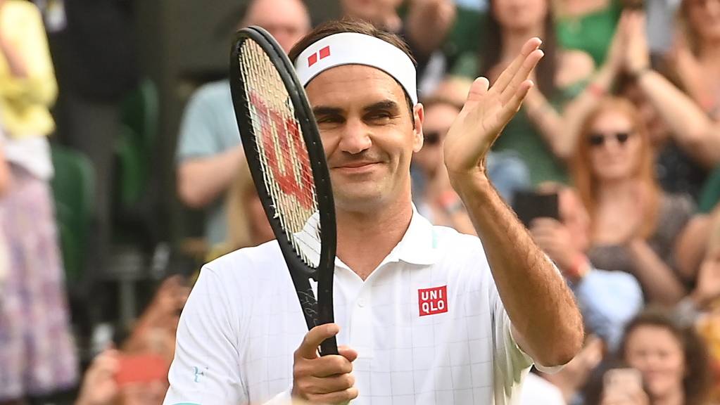Applaus für die Fans und für sich selber: Roger Federer überzeugt auf dem Centre Court in Wimbledon
