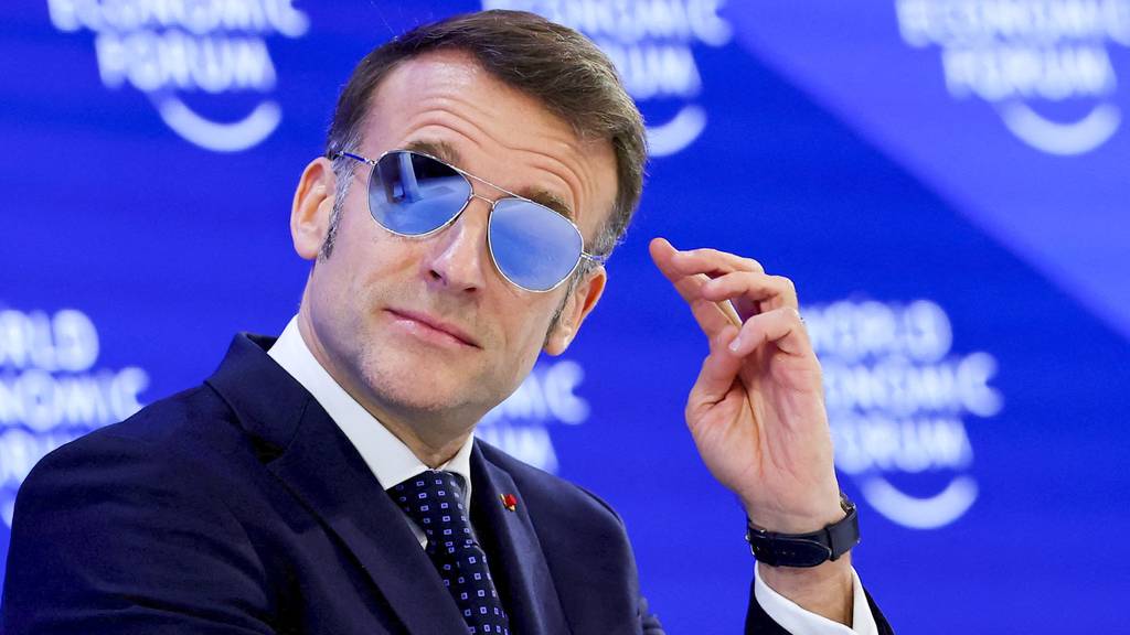 Darum trug Macron am WEF diese lässige Sonnenbrille
