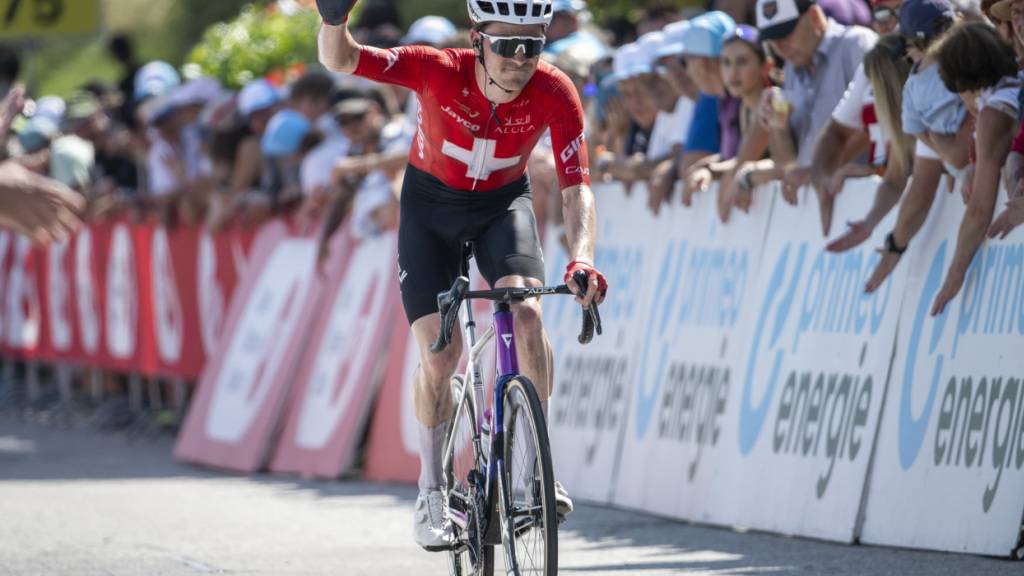 Auch wenn die Schweizer Fahrer 2025 ohne Etappensieg blieben, bleibt die Tour de Suisse für sie ein besonderes Rennen. Im Bild Mauro Schmid im Trikot des Landesmeisters