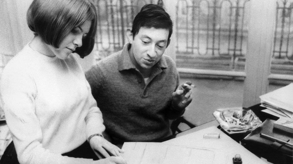 France Gall 1965 bei der Arbeit mit Serge Gainsbourg in Paris, nachdem sie mit dem Lied «Poupée de cire, poupée de son» beim Eurovision de la Chanson gewonnen hatten. (Archiv)