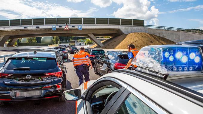 Autobrand auf A2 zeigt: Rettungsgassen noch nicht selbstverständlich