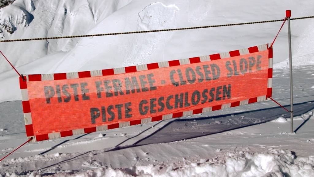 Skifahrer löst in Engelberg Lawine aus und stirbt