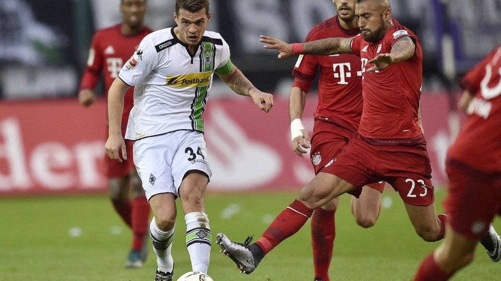 Granit Xhaka (links am Ball) läuft nach verbüsster Rotsperre am Sonntag wieder für Gladbach auf