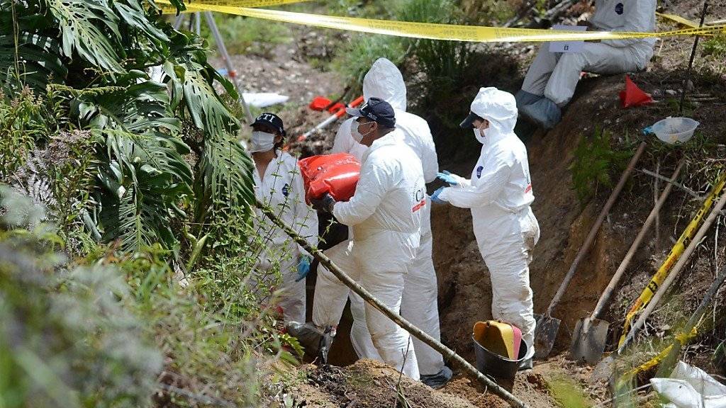 Ermittler bergen Leichen in Kolumbien - ein Mann gestand, 25 Morde begangen zu haben.
