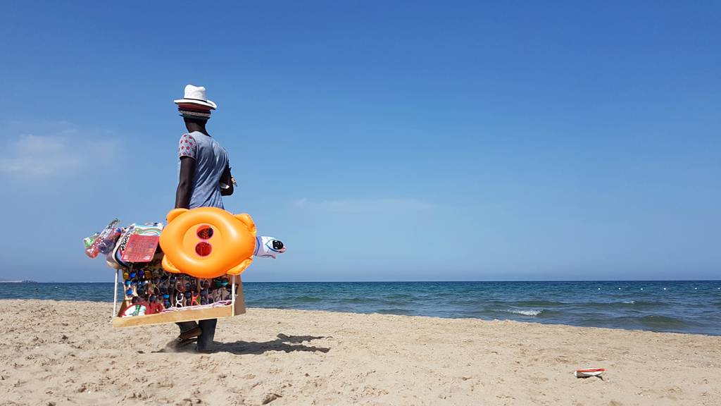 Vorsicht vor den hohen Preisen und Tricks bei Strandverkäufern.