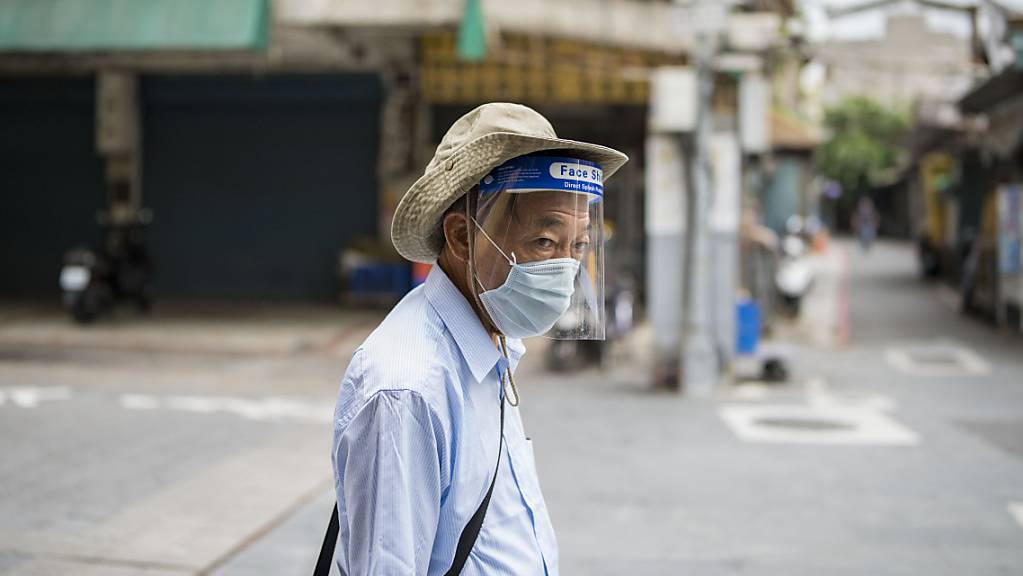 Kein Gang ohne Schutzmaske: Taiwan kämpft mit steigenden Corona-Infektionszahlen.