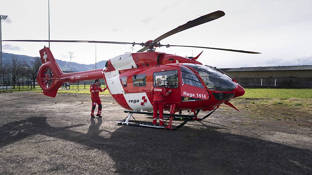 Am 1395 Meter hohen Juraberg Röti war am Sonntag ein Helikopter zur Bergung der Leiche eines abgestürzten Wanderers im Einsatz. (Archivbild)