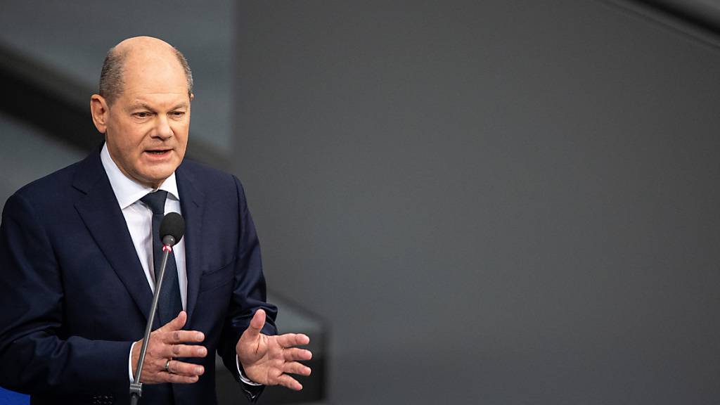 Der Bundeskanzler Olaf Scholz sagt, dass die Kontrollen an deutschen Grenzen noch sehr lange fortgeführt werden. Foto: Melissa Erichsen/dpa